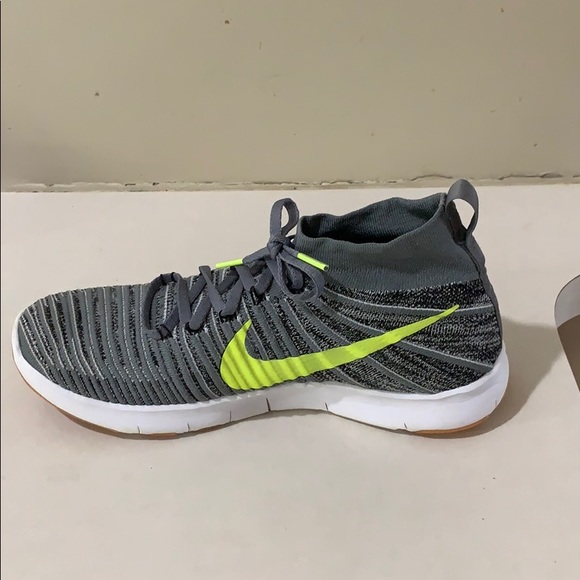 Nike Free Train Force Flyknits - Picture 3 of 4